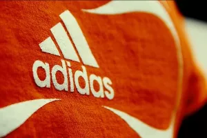 Adidas nadma&scaron;io Nike