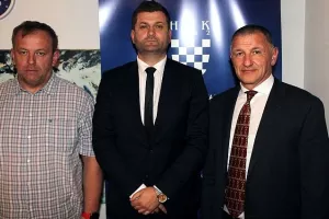 Petar Dragić izabran za predsjednika Udruženja davatelja taksi usluga HGK