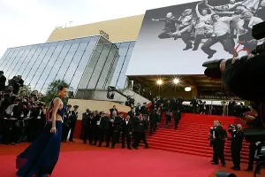Blje&scaron;tavilo, glamur i policajci sa strojnicama na otvorenju 70. festivala u Cannesu