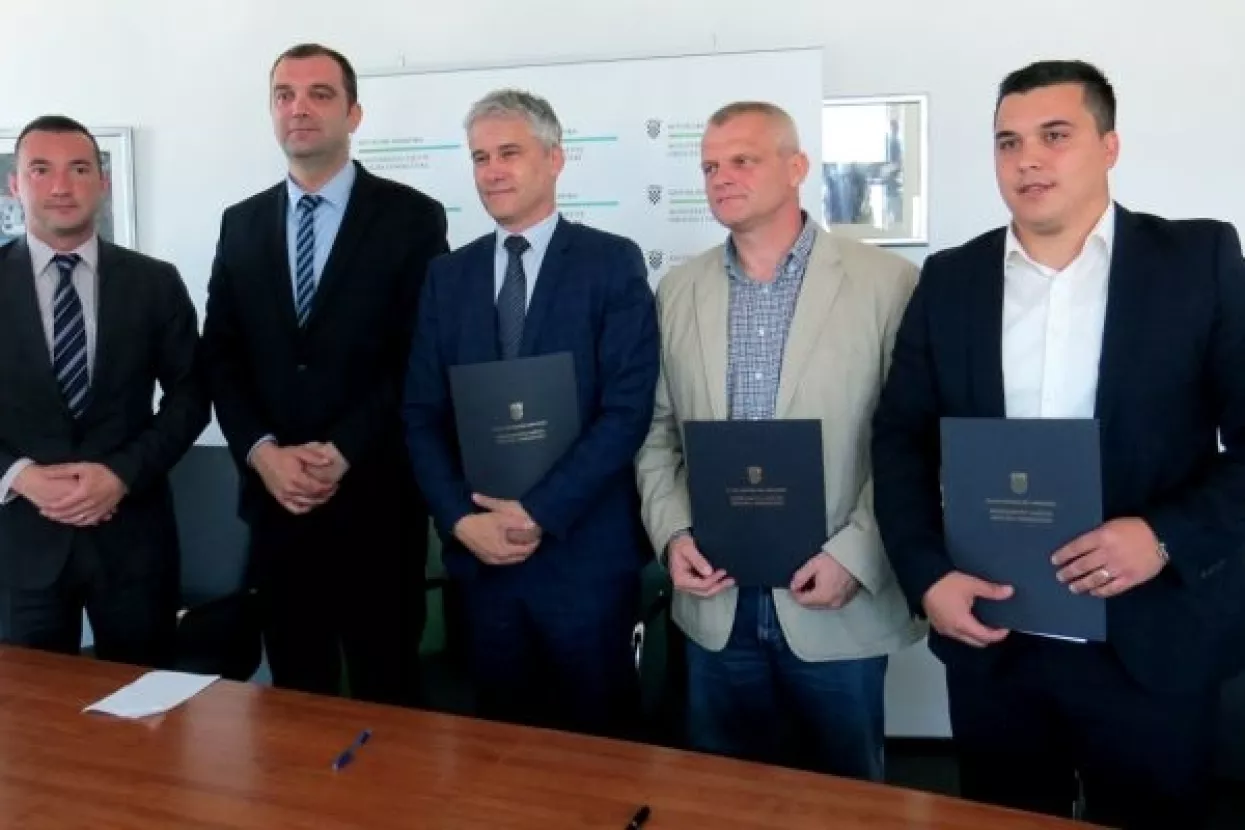 Potpisan sporazum koji će zaustaviti ispu&scaron;tanje otpadnih voda unutar NP Plitvička jezera