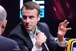 'Ni lijevi ni desni' Macron na putu da osvoji vi&scaron;e od 400 mjesta u parlamentu s 577 zastupnika