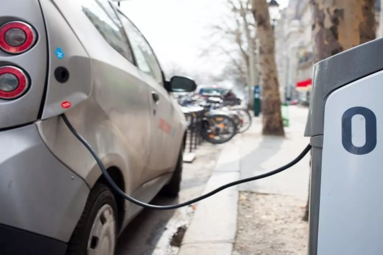 Londonske ulične svjetiljke pretvorene u punjače električnih vozila