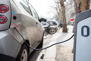 Londonske ulične svjetiljke pretvorene u punjače električnih vozila