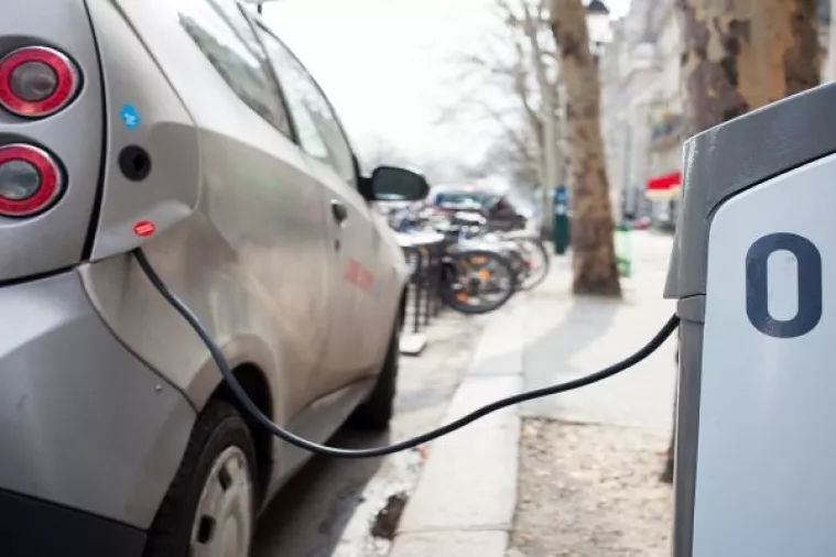 Londonske ulične svjetiljke pretvorene u punjače električnih vozila