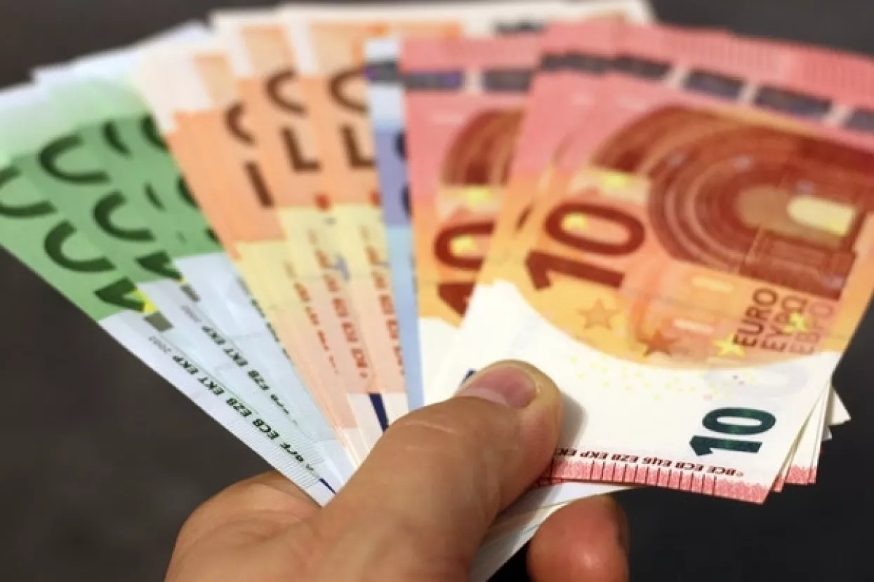 Altruistični tinejdžer roditeljima uzeo tisuće eura i podijelio ih prolaznicima