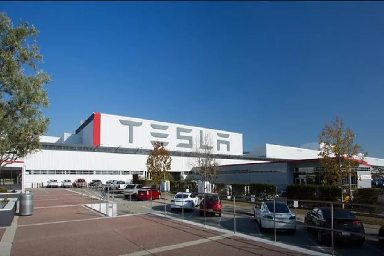 Teslina tvornica je 'zona predatora' tvrde zaposlenice, Musk opovrgava