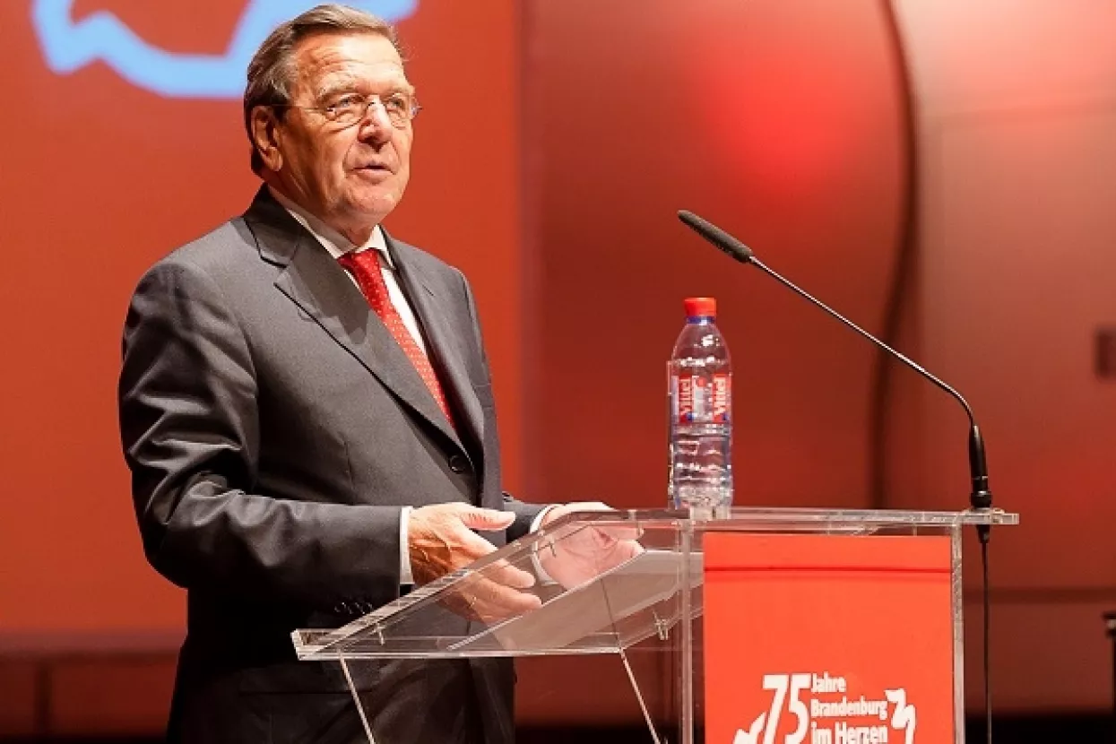 Bliskost Schroedera s Rusijom preopasna za predizborni SPD