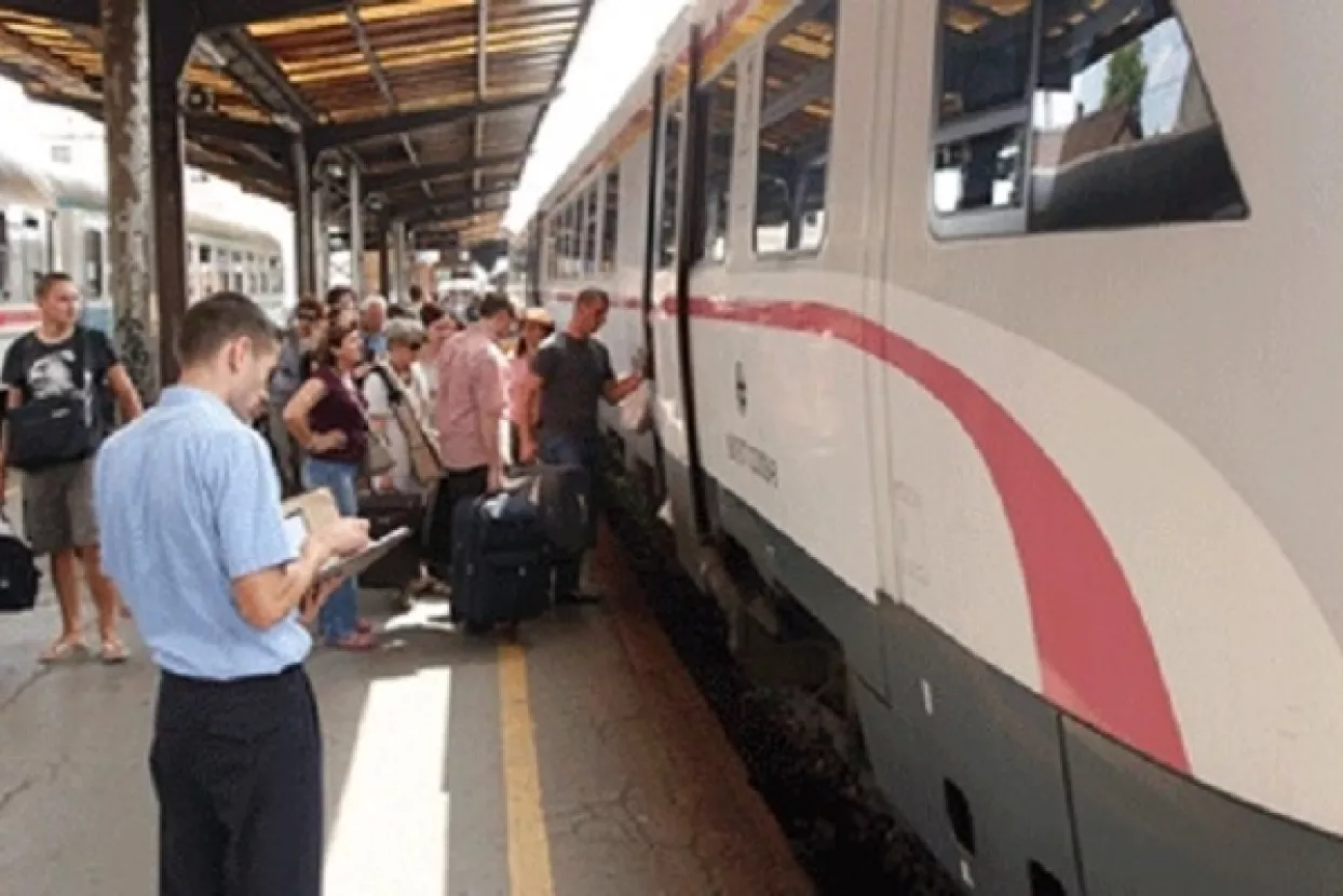 U prvom polugodi&scaron;tu prevezeno 2 posto manje putnika i 2,1 posto vi&scaron;e robe