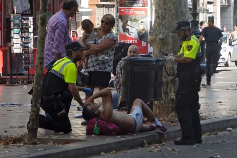 Katalonija i dalje pod uzbunom, policija traga za napadačima