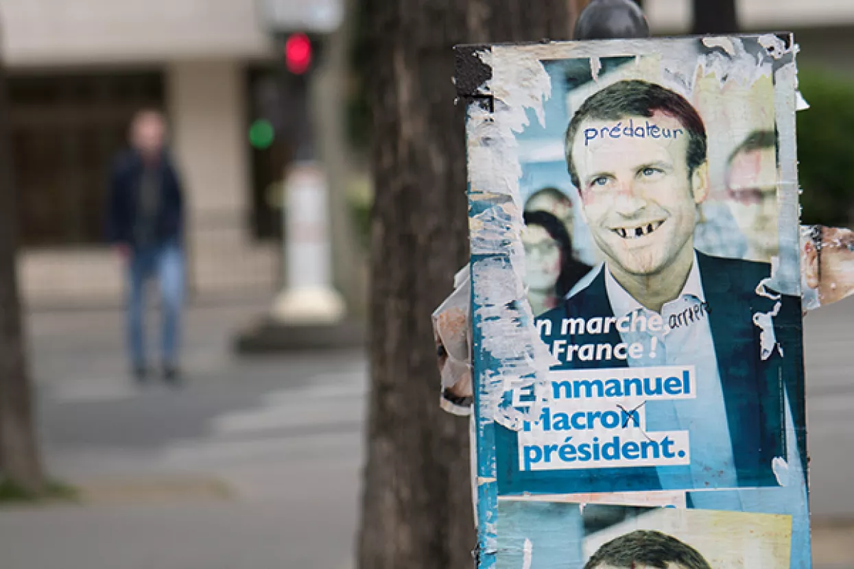 Macronova popularnost strmoglavo opada