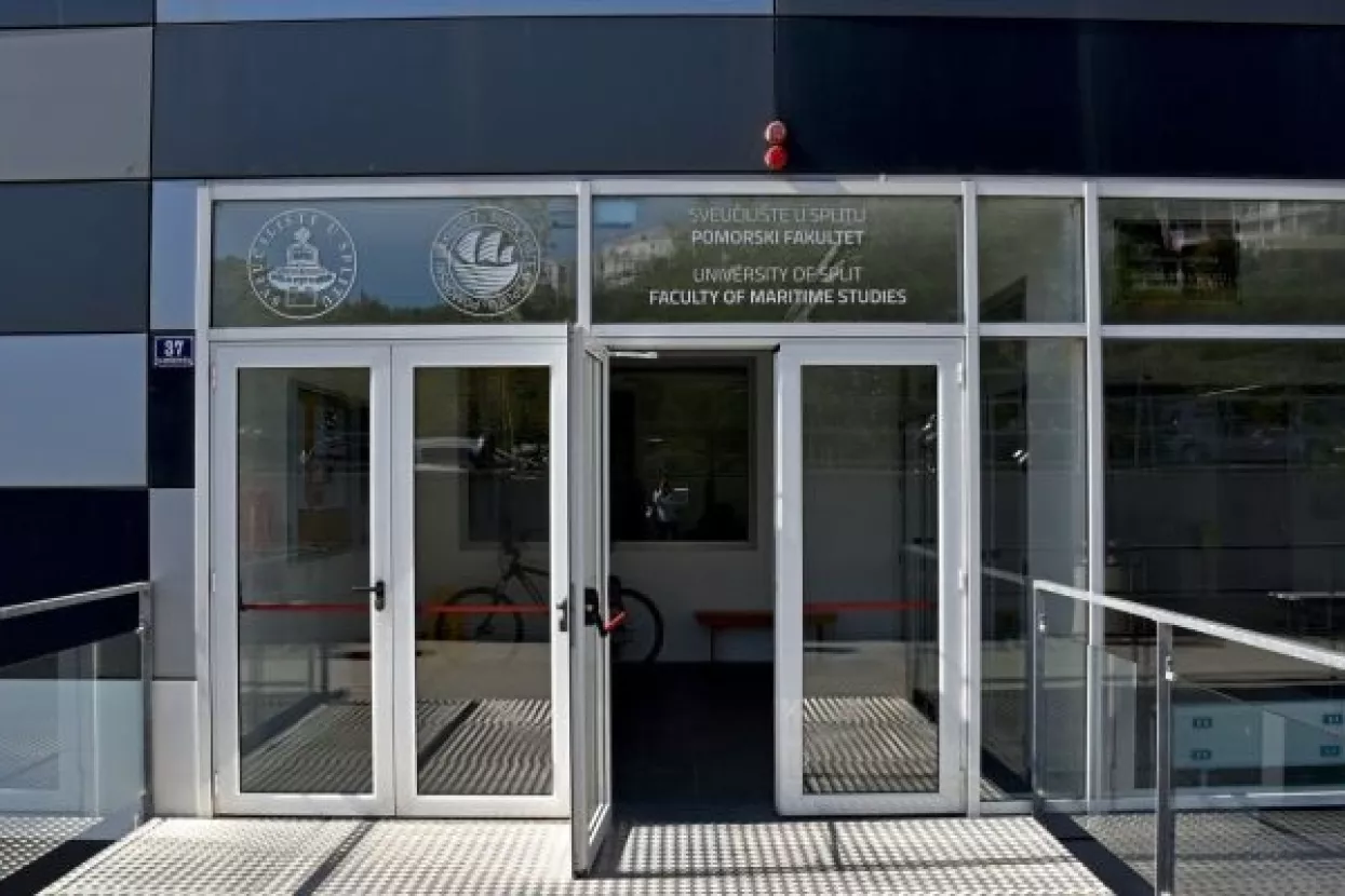 Splitski studenti pomorstva praksu će odrađivati u Hrvatskom registru brodova