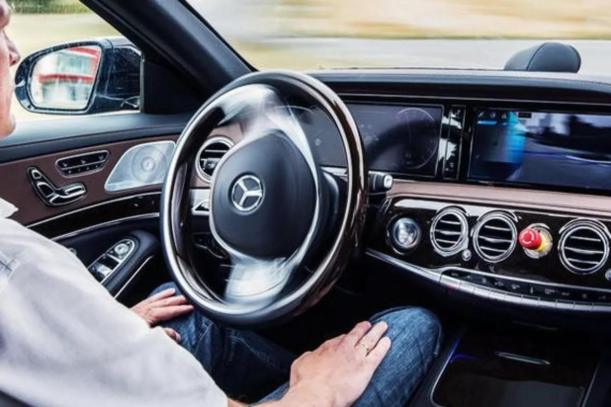 Mercedes ulaže milijardu dolara u proizvodnju električnih vozila