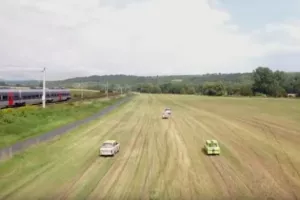 VIDEO: 'Montypythonovski' performans njemačkih umjetnika usrećio putnike u vlaku