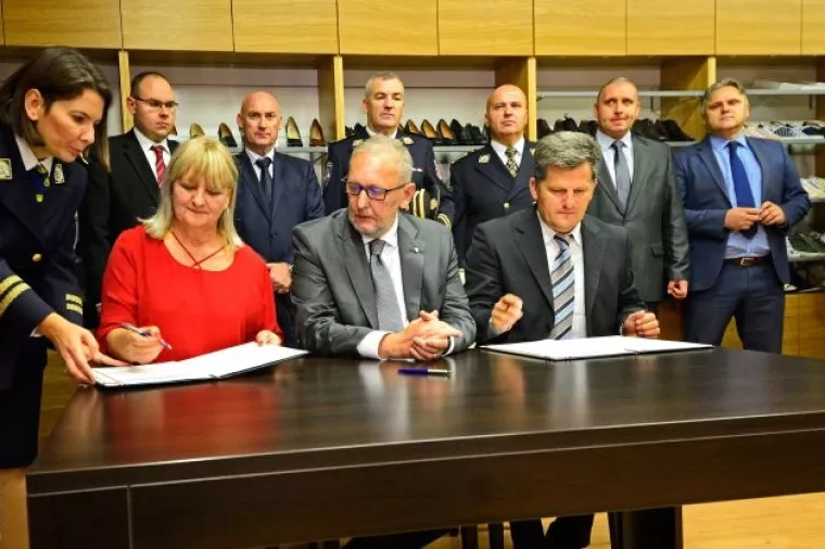 Zimske čizme i gležnjače: Borovu ugovor o proizvodnji obuće za policiju vrijedan 8,6 milijuna kn
