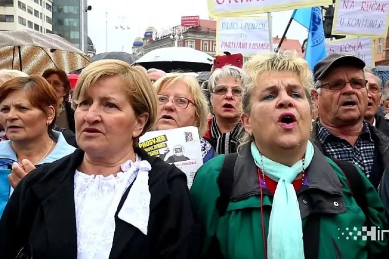 VIDEO: Umirovljenici poslali te&scaron;ke poruke &lsquo;socijalno autističnoj Vladi&rsquo;