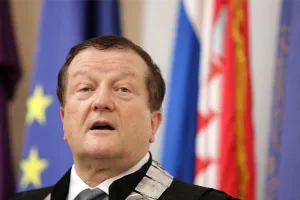 VIDEO: Rektor Boras na Filozofskom fakultetu pozdravljen 'spektakularnim' zviždanjem