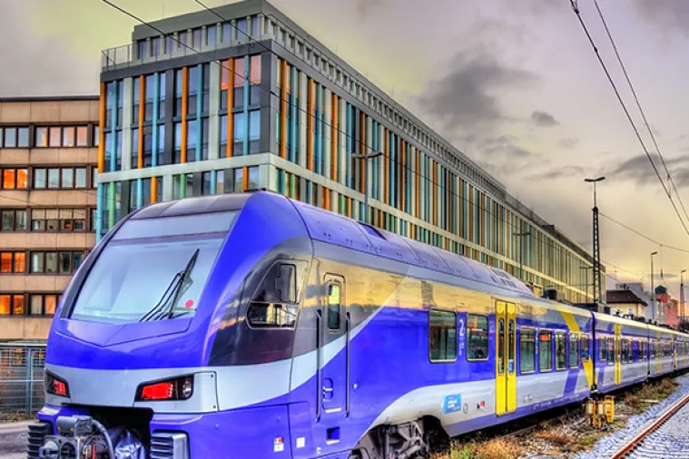 Vi&scaron;esatna blokada željezničkog prometa u Muenchenu; izbjeglice &scaron;etale kolosjecima