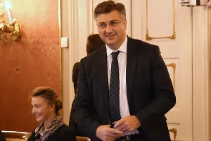 'Ortaci i le&scaron;inari': SDP u žestokoj ofenzivi na Plenkovića