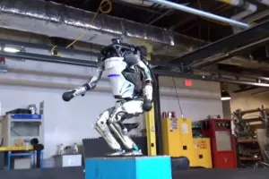 VIDEO: Upoznajte Atlasa, spretnog, 'atletski građenog' robota