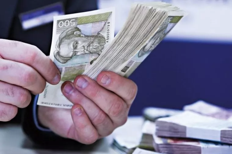 Prosječna neto plaća na godi&scaron;njoj razini porasla 4,4 posto, na 5.958 kuna