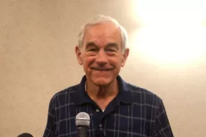 Ron Paul: Nadam se da će na&scaron; sustav pasti dražesno poput Sovjetskog Saveza