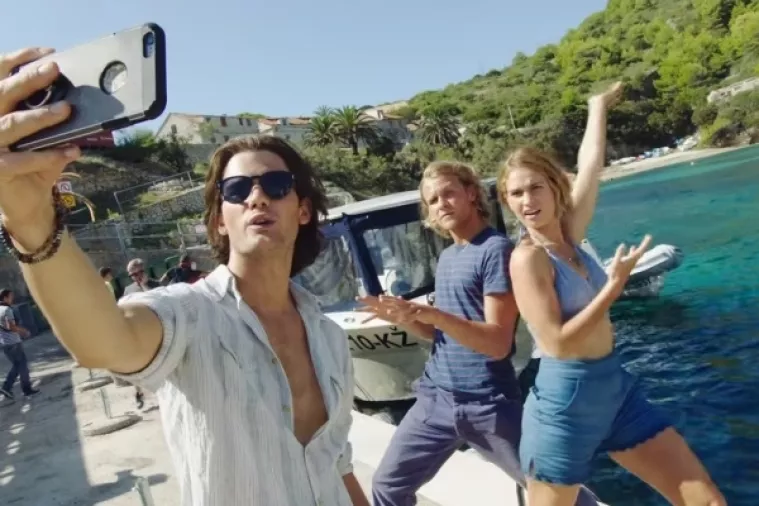 VIDEO: Glumci se sjajno zabavljali na snimanju 'Mamma Mia!' na Visu