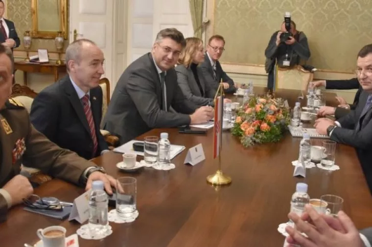Ukrajinski ministar obrane priznao 'po hrvatsku stranu &scaron;tetan' remont MiG-ova