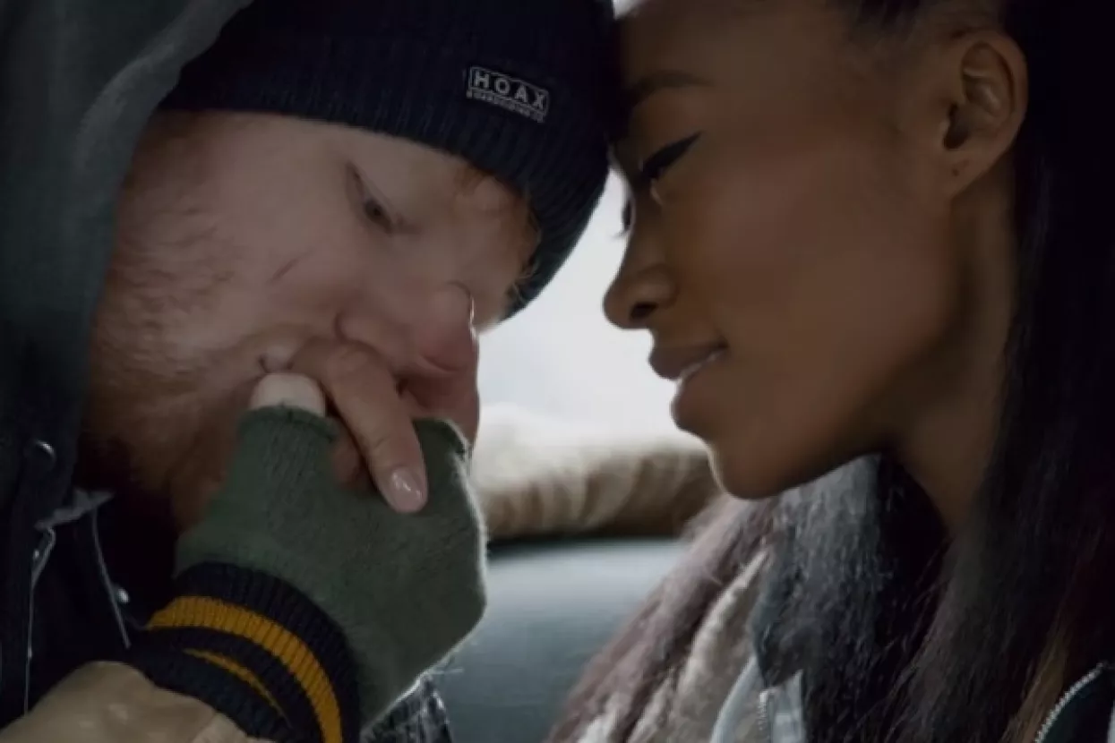 VIDEO: Britanski pop glazbenik Ed Sheeran ulazi u bračne vode
