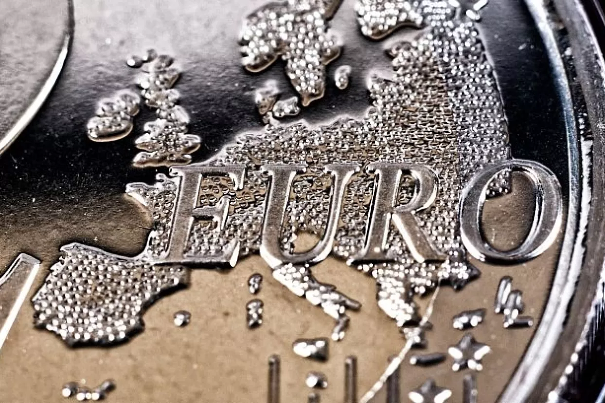 Tečaj eura najvi&scaron;i u tri godine, dolar zaronio