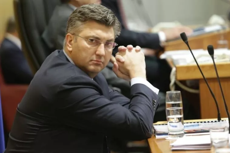 Plenković: Vlada radi na zakonu koji će ubrzati realizaciju LNG-a