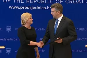 Premijer: Nabava borbenih aviona ide po propisu; Predsjednica: Odluku treba donijeti &scaron;to prije