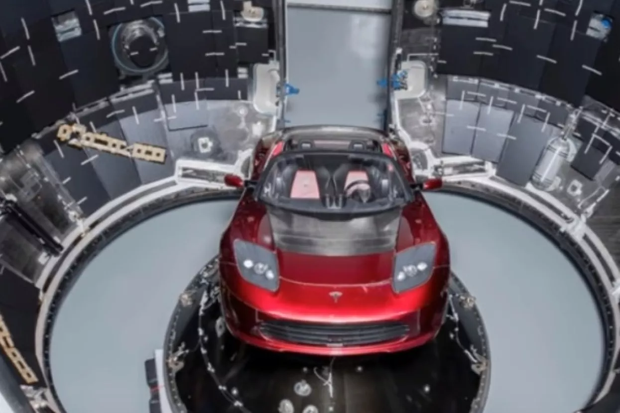 VIDEO: Tesla Roadster ide gdje jo&scaron; nijedan automobil nije bio, u svemir