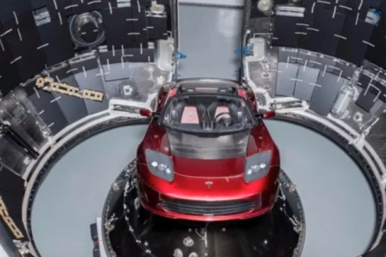 VIDEO: Tesla Roadster ide gdje jo&scaron; nijedan automobil nije bio, u svemir