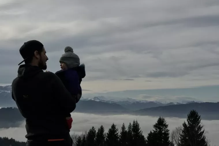 Diskriminirani slovenski očevi najavljuju kolektivnu tužbu protiv države