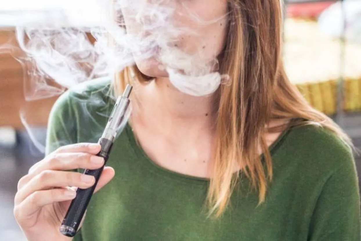 E-cigarete mogle bi o&scaron;tetiti pluća, arome iz tekućina &scaron;tetne za udisanje