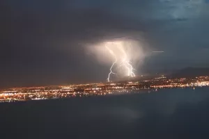 Tu&scaron;iranje dok pucaju munje nije dobra ideja