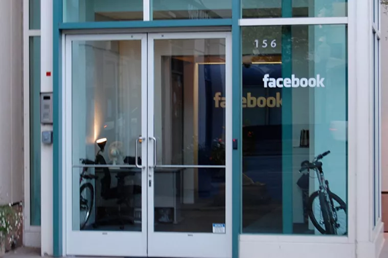 Facebook se ispričao zbog cenzure najpoznatije gole žene sa steatopigijom