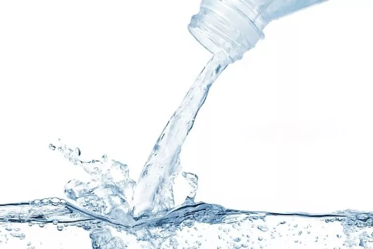 U deset poznatih brandova fla&scaron;iranih voda znanstvenici prona&scaron;li plastiku