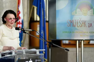 Smije&scaron;ak za sve: Dok je teta pričalica u posjetu, oni nisu bolesnici u bolnici, oni su djeca
