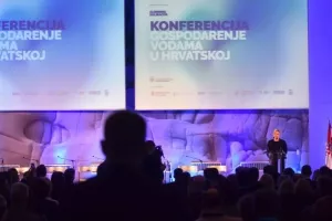 Grabar-Kitarović: Doslovce ležimo na vodi, a navodnjavamo samo 2 posto poljoprivrednih povr&scaron;ina