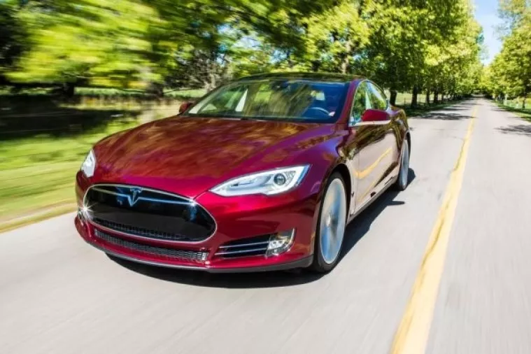 Tesla povlači 123 tisuće Modela S