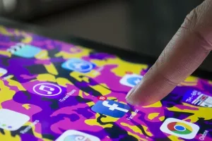 Facebook potvrdio da čita privatne poruke korisnika