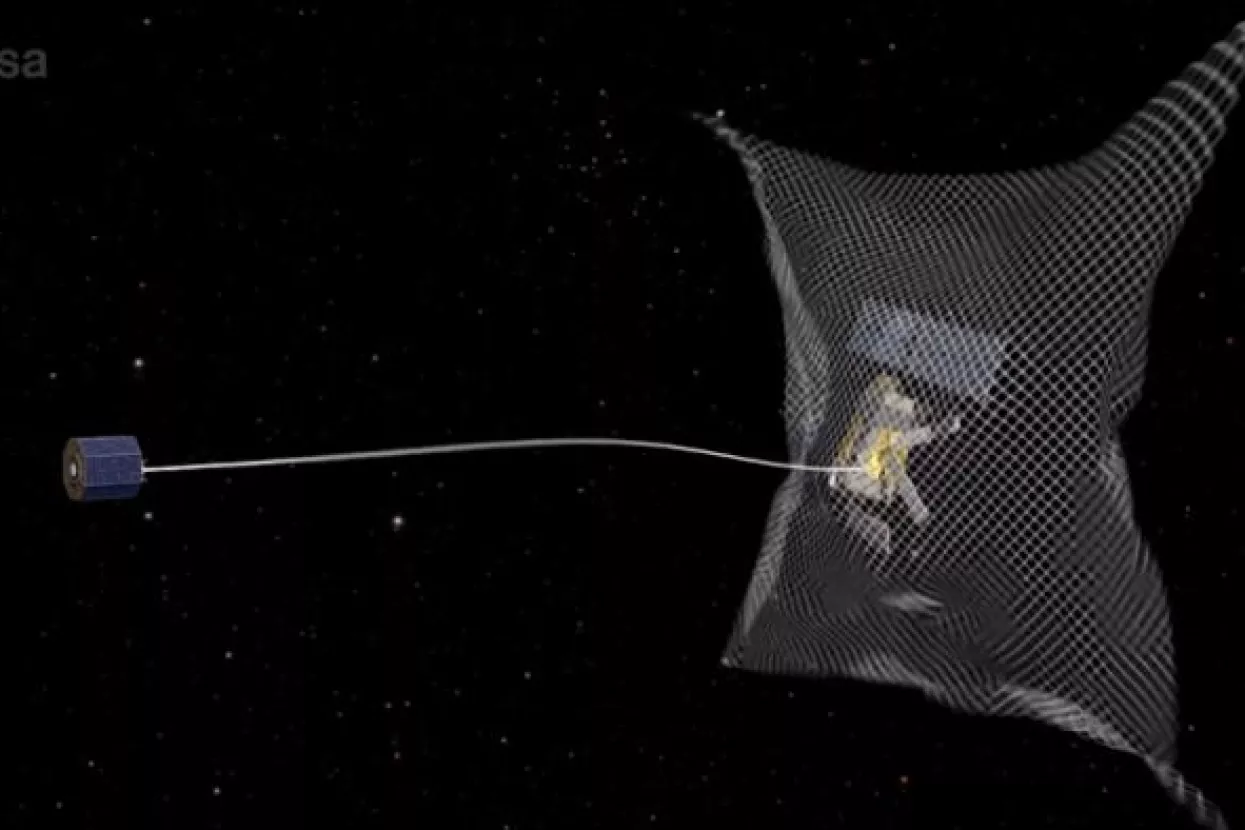 VIDEO: ESA harpunima i mrežama peca svemirski kr&scaron;