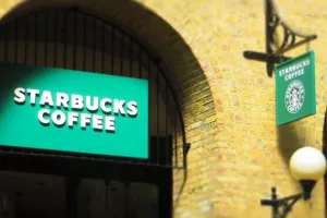 Starbucks zatvara 8000 kafića zbog diskriminacije