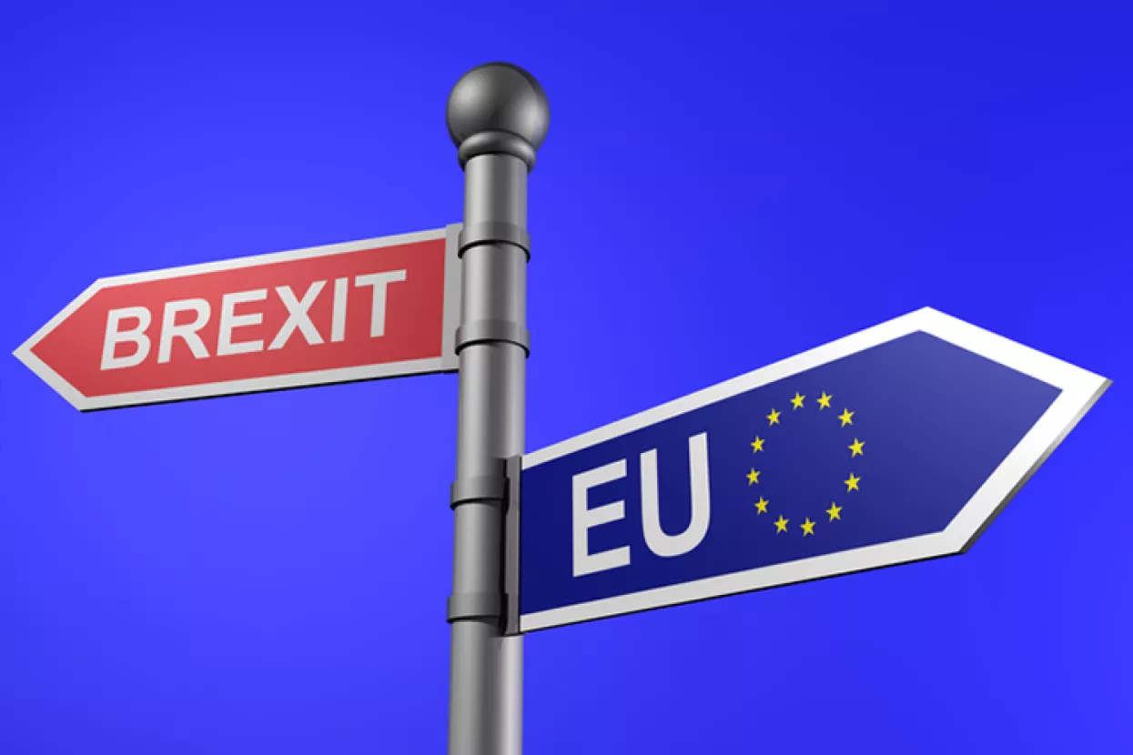 Zastupnici priti&scaron;ću Theresu May da Velika Britanija ostane u carinskoj uniji s EU