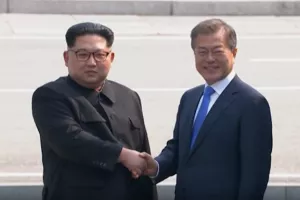 Povijesni susret: Kim Jong-un i Moon posadili 'bor mira' dviju Koreja