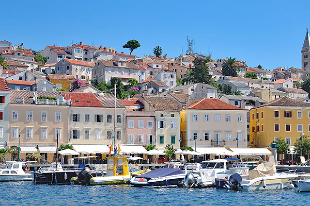 Na Lo&scaron;inju boravi vi&scaron;e od sedam tisuća turista