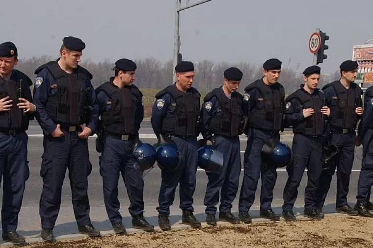 &Scaron;e&scaron;elj ne odustaje od skupa u Hrtkovcima, pojačane policijske snage