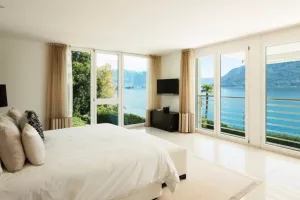 Država prodaje hotel Hrvatska i daje u zakup nekretnine na Smokvici