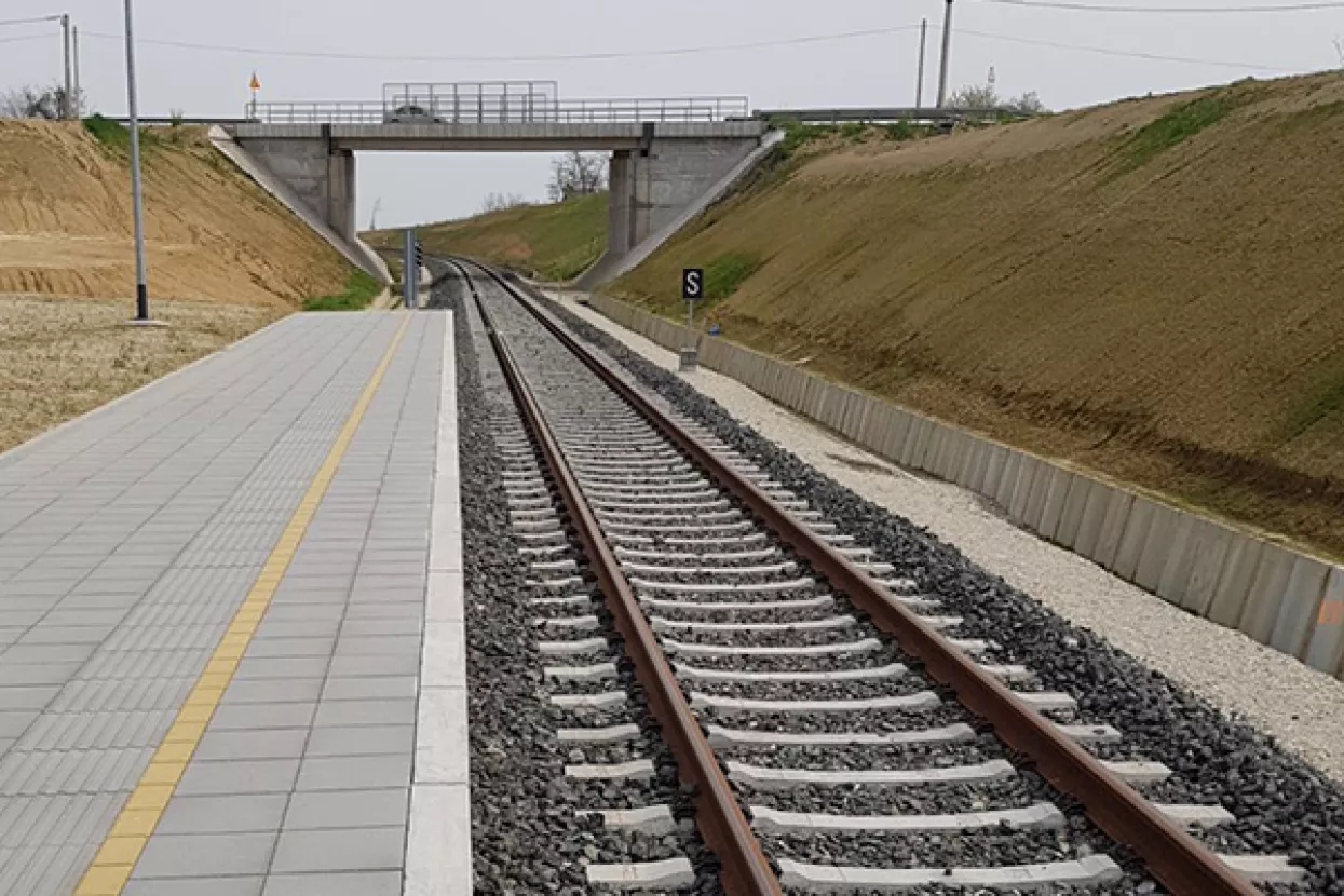 Za nadogradnju pruge Vinkovci-Vukovar i nove autobuse gotovo 700 milijuna kuna